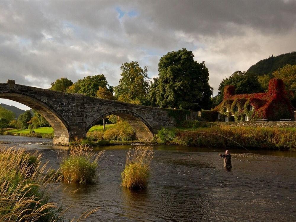 The Eagles Hotel Llanrwst Exterior photo