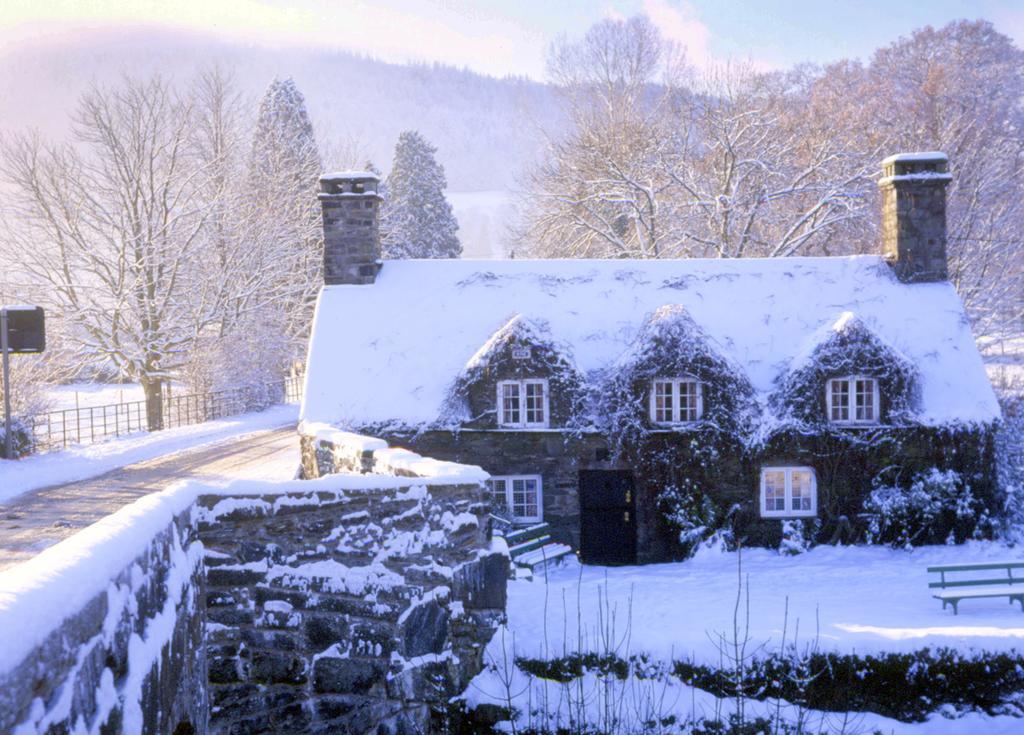 The Eagles Hotel Llanrwst Exterior photo