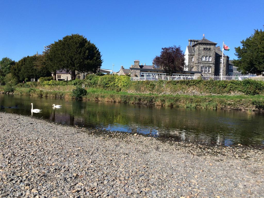 The Eagles Hotel Llanrwst Exterior photo